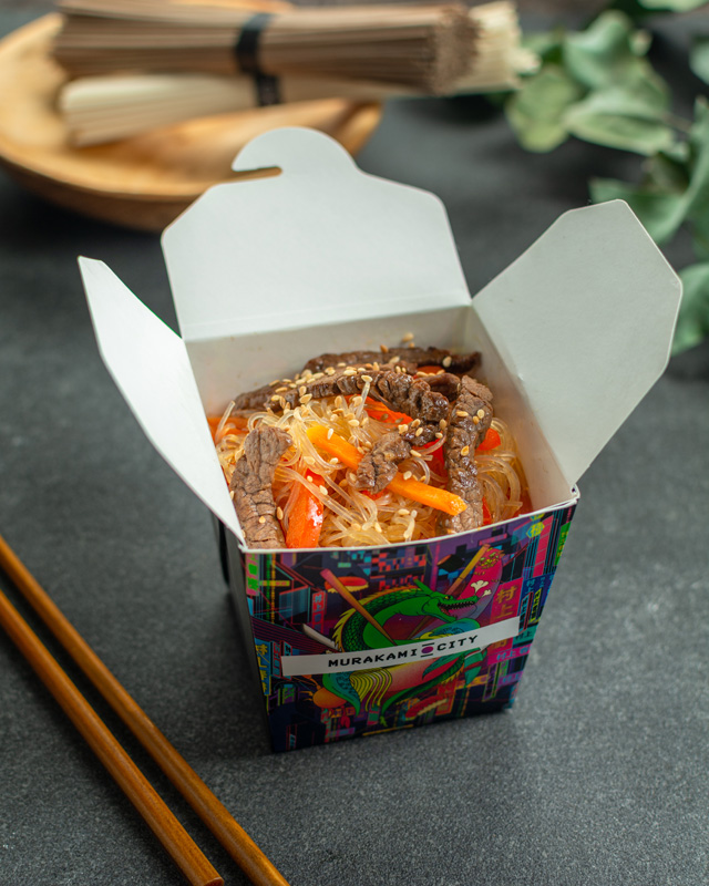 Rice noodles with beef and vegetables